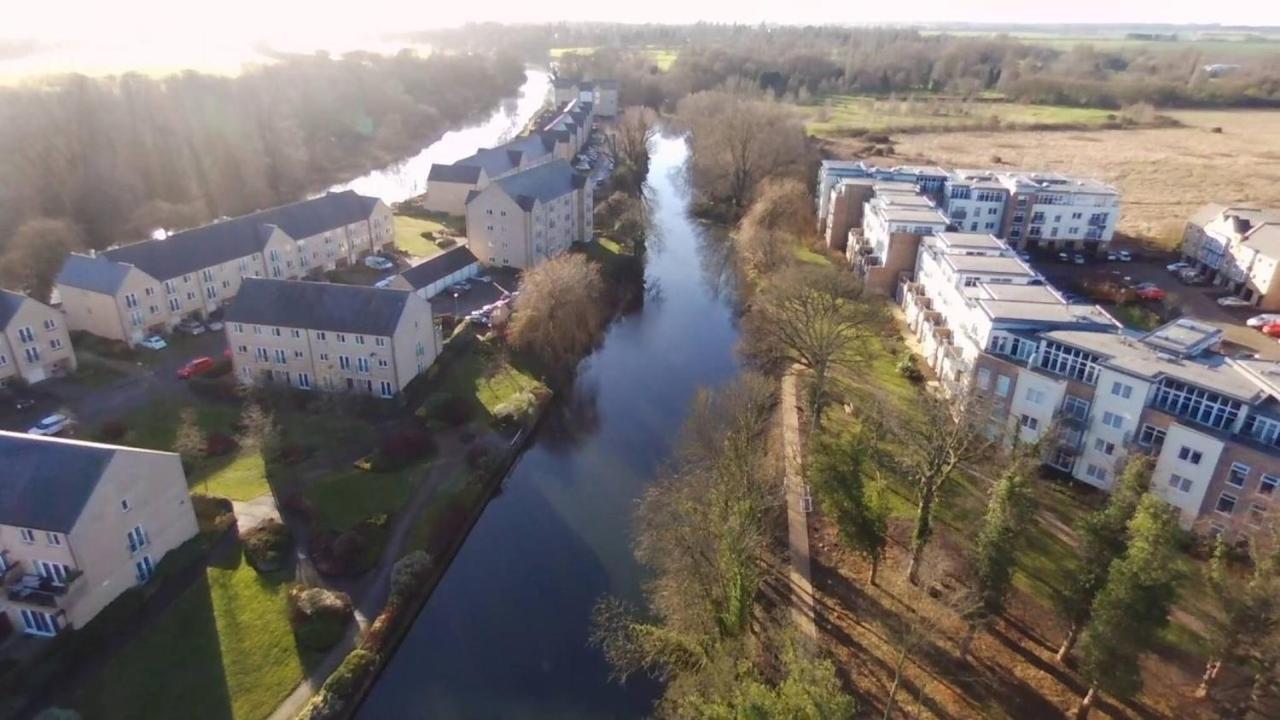 Penthouse Apartment On The River - 65 Skipper Way St Neots Extérieur photo