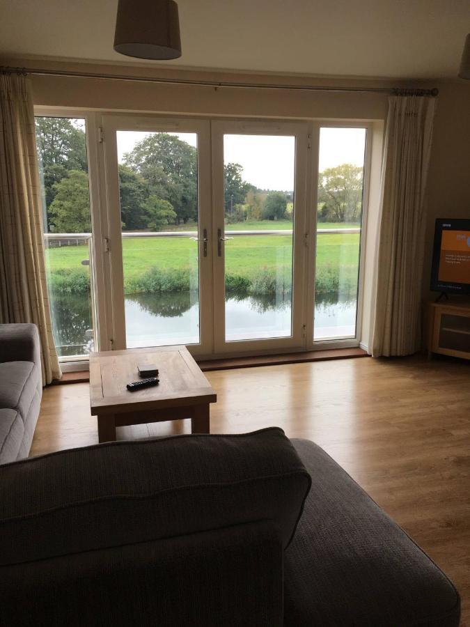 Penthouse Apartment On The River - 65 Skipper Way St Neots Extérieur photo
