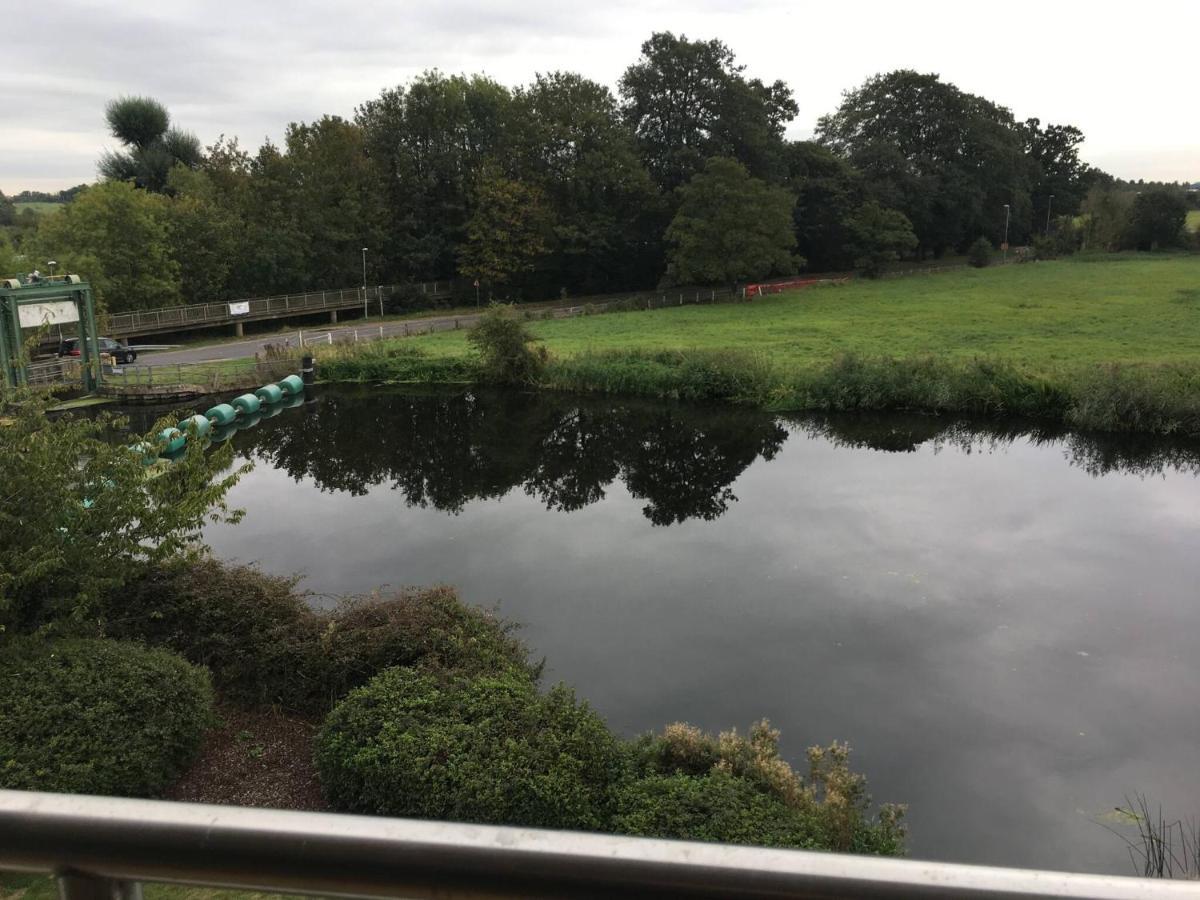 Penthouse Apartment On The River - 65 Skipper Way St Neots Extérieur photo