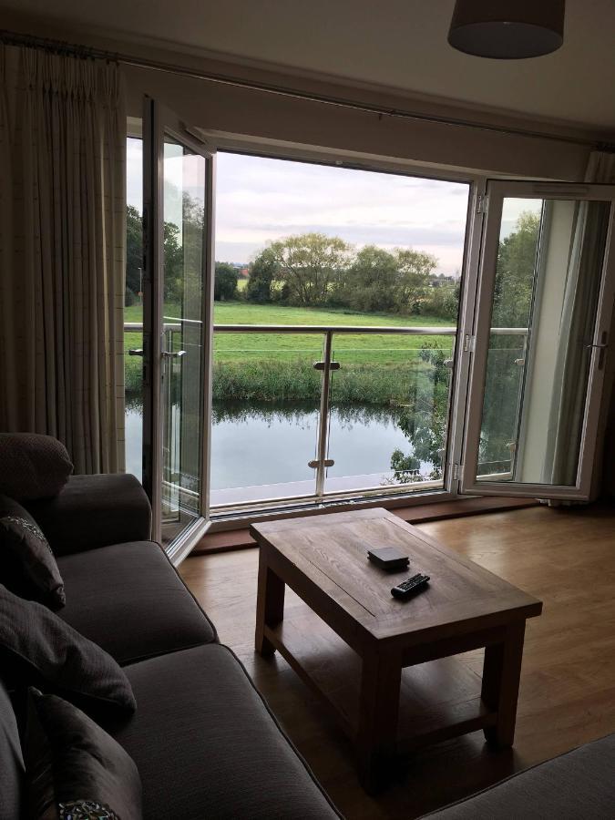 Penthouse Apartment On The River - 65 Skipper Way St Neots Extérieur photo