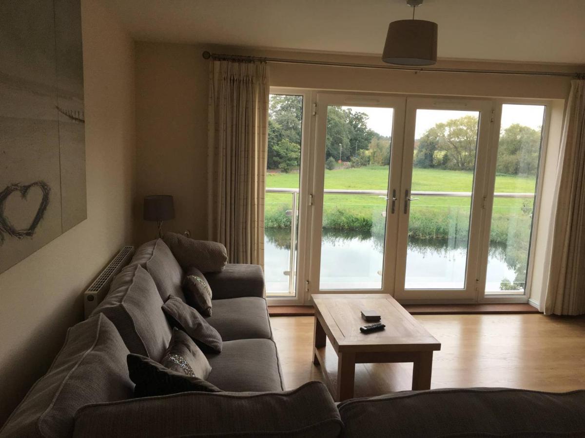 Penthouse Apartment On The River - 65 Skipper Way St Neots Extérieur photo