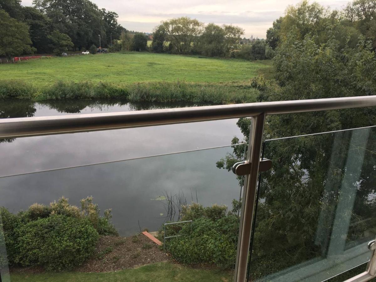 Penthouse Apartment On The River - 65 Skipper Way St Neots Extérieur photo