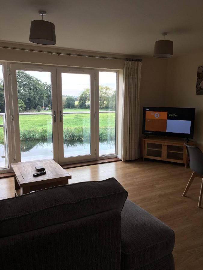 Penthouse Apartment On The River - 65 Skipper Way St Neots Extérieur photo
