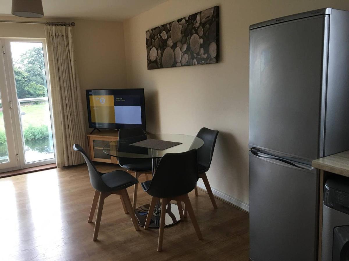 Penthouse Apartment On The River - 65 Skipper Way St Neots Extérieur photo